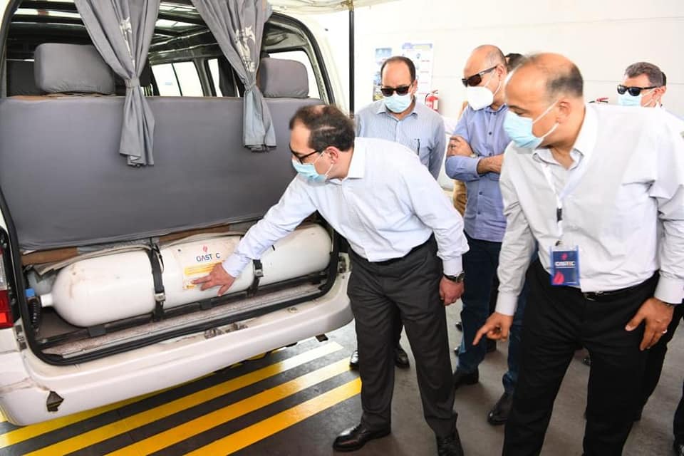 "البترول" تستهدف تنفيذ 1000 محطة لتموين السيارات بالغاز الطبيعى