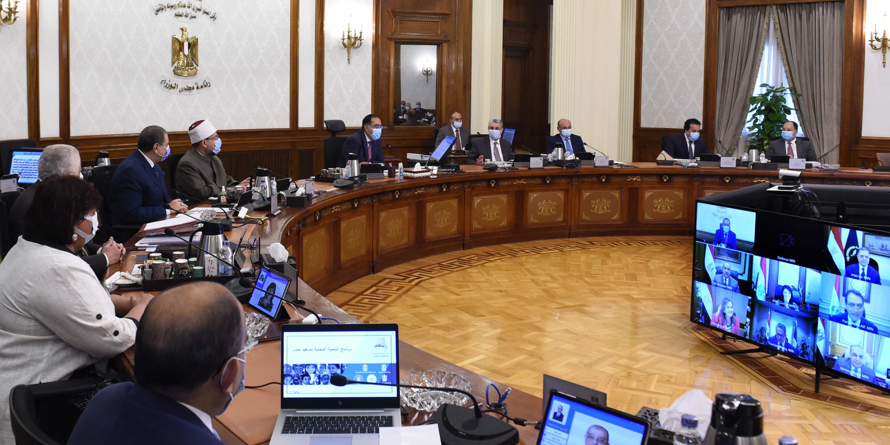 رئيس الوزراء: تكليفات رئاسية مشددة بالالتزام بالجداول الزمنية لتنفيذ مشروعات العاصمة الإدارية