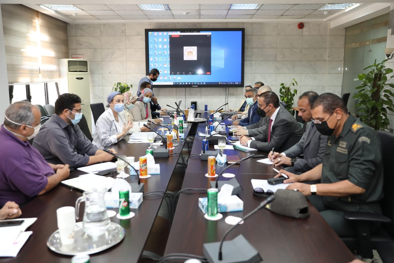وزيرة البيئة تبحث مع محافظ الفيوم فرص الاستثمار البيئى بمجالى إدارة المخلفات والمحميات الطبيعية