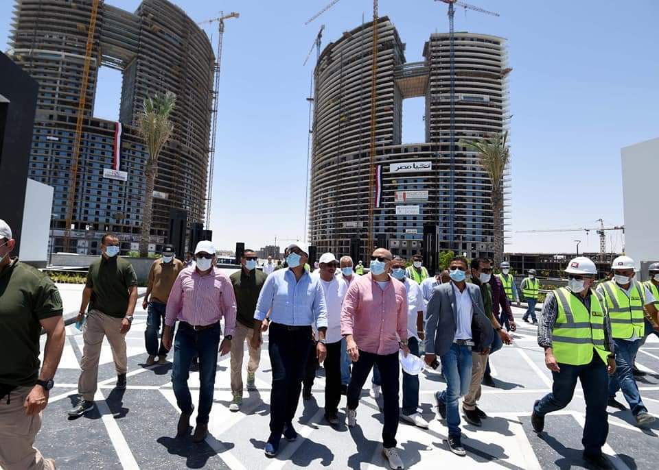 رئيس الوزراء يتفقد المنطقة الترفيهية “الممشى” بالعلمين الجديدة