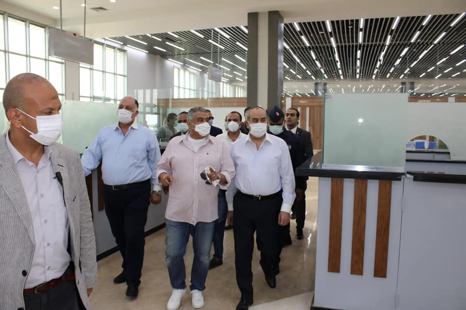 وزير الطيران يتفقد مطار العلمين للاطمئنان على الإجراءات المتبعة لاستقبال الرحلات الجوية