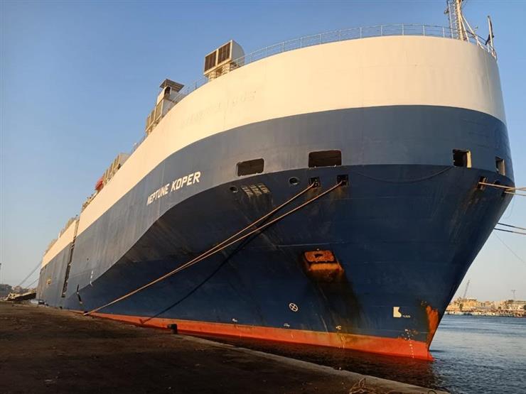 "اقتصادية القناة": تفريغ 1290 سيارة وشحن 4 آلاف طن صودا كاوية بميناء "غرب بورسعيد"