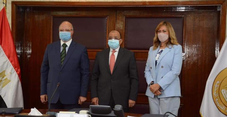 شعراوي ومحافظ القاهرة يوقعان بروتوكول لتدريب العاملين بالمحافظة