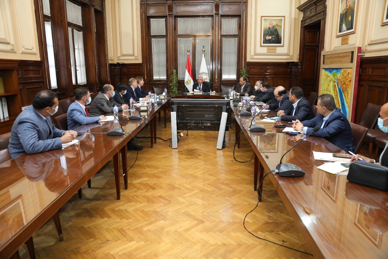وزير الزراعة يبحث مع شركة "ميفاك" آليات الاستثمار فى إنتاج اللقاحات والأمصال البيطرية