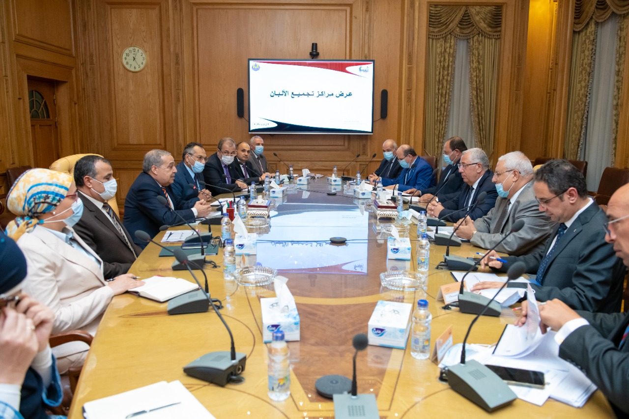 وزيرا “الإنتاج الحربى” و”الزراعة” يتابعان الموقف التنفيذى لمشروع تطوير مراكز تجميع الألبان