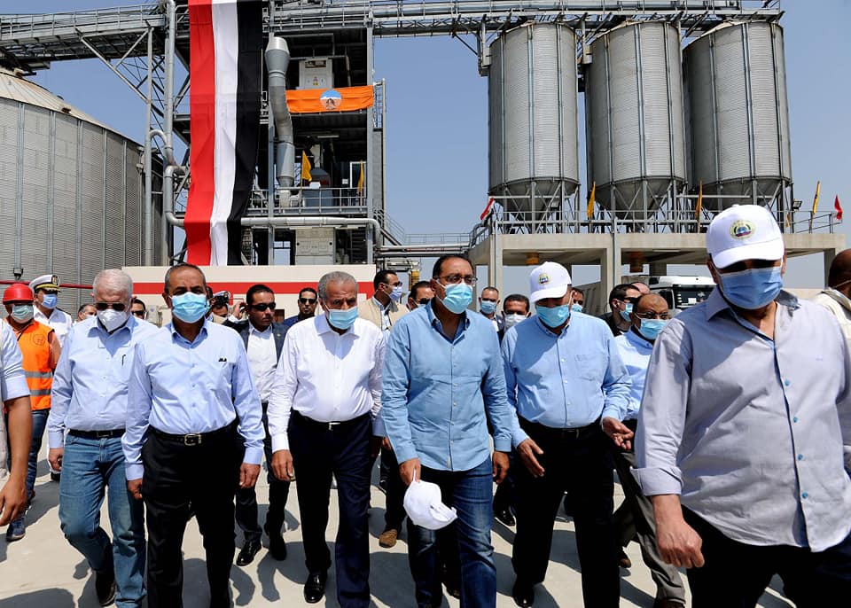 رئيس الوزراء: مشروع "صوامع القمح" يستهدف الحفاظ على المحصول الاستراتيجى وزيادة الرقعة الزراعية