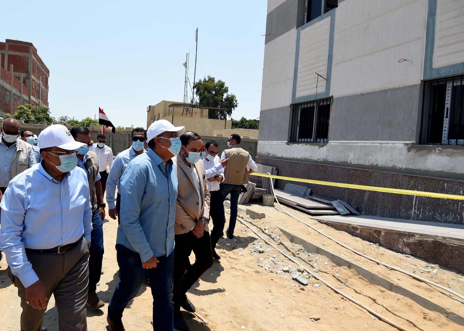 رئيس الوزراء يتفقد مشروعات "حياة كريمة" بقريتى الأبطال والسلام بالقنطرة شرق فى الإسماعيلية