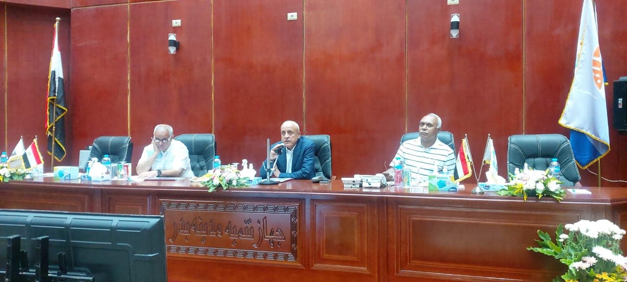 نائب رئيس"المجتمعات العمرانية" يتابع مع رؤساء أجهزة المدن الموقف التنفيذى لمشروعات الهيئة