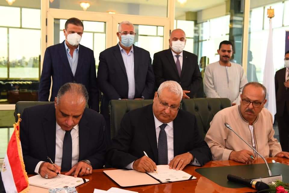 وزير الزراعة يشهد توقيع بروتوكول تعاون لتطبيق أنظمة الرى الحديث بقنا