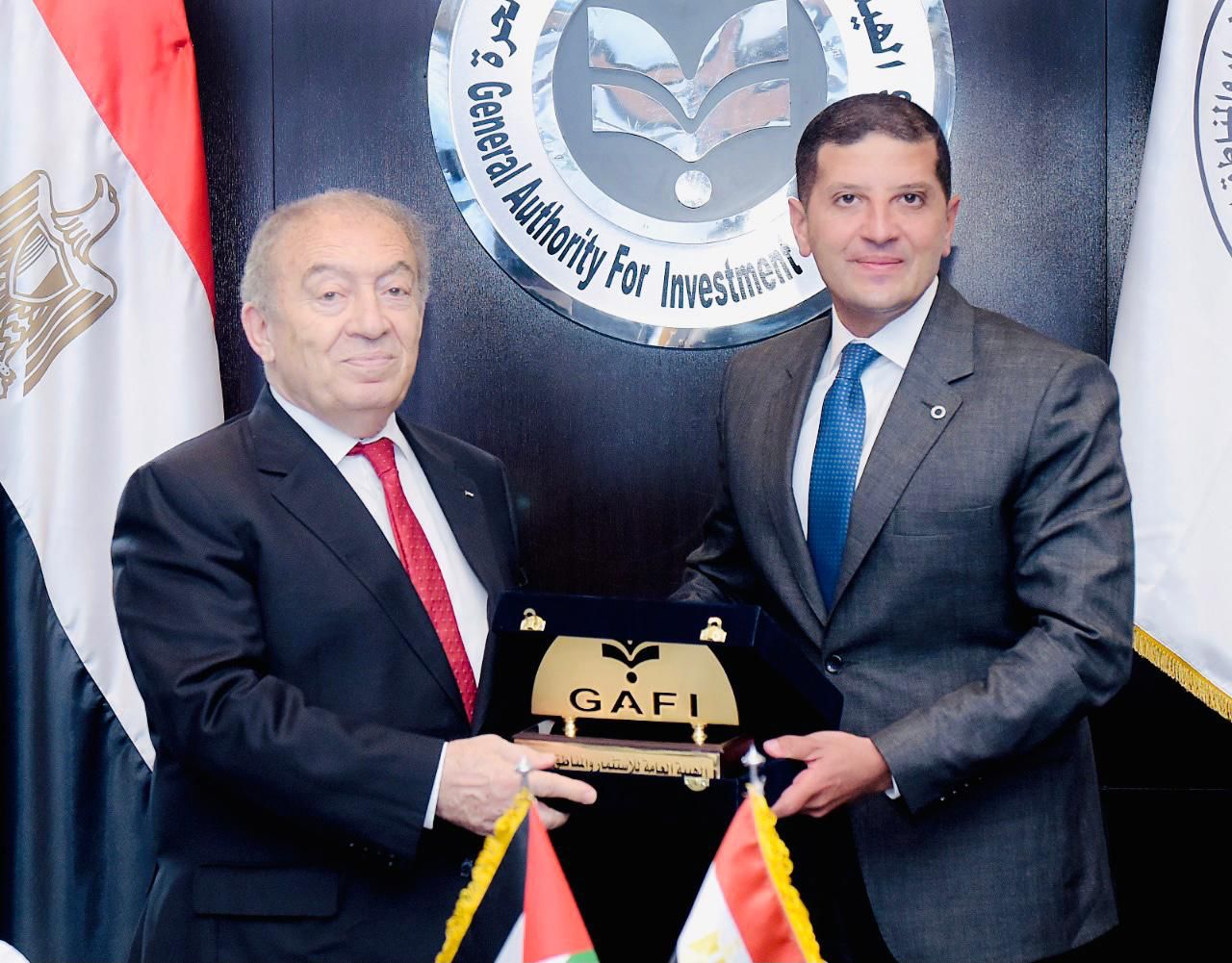 رئيس هيئة الاستثمار يبحث مع وزير الاقتصاد الفلسطيني تفعيل التعاون المشترك