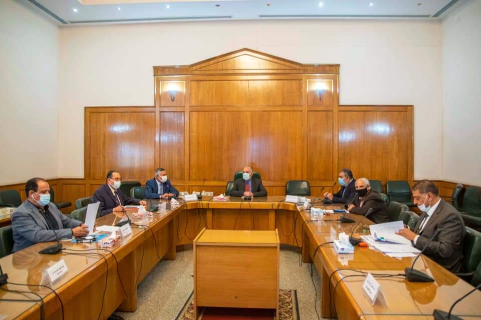 وزير الري يوجه بسرعة الانتهاء من اللائحة التنفيذية لقانون الموارد المائية الجديد