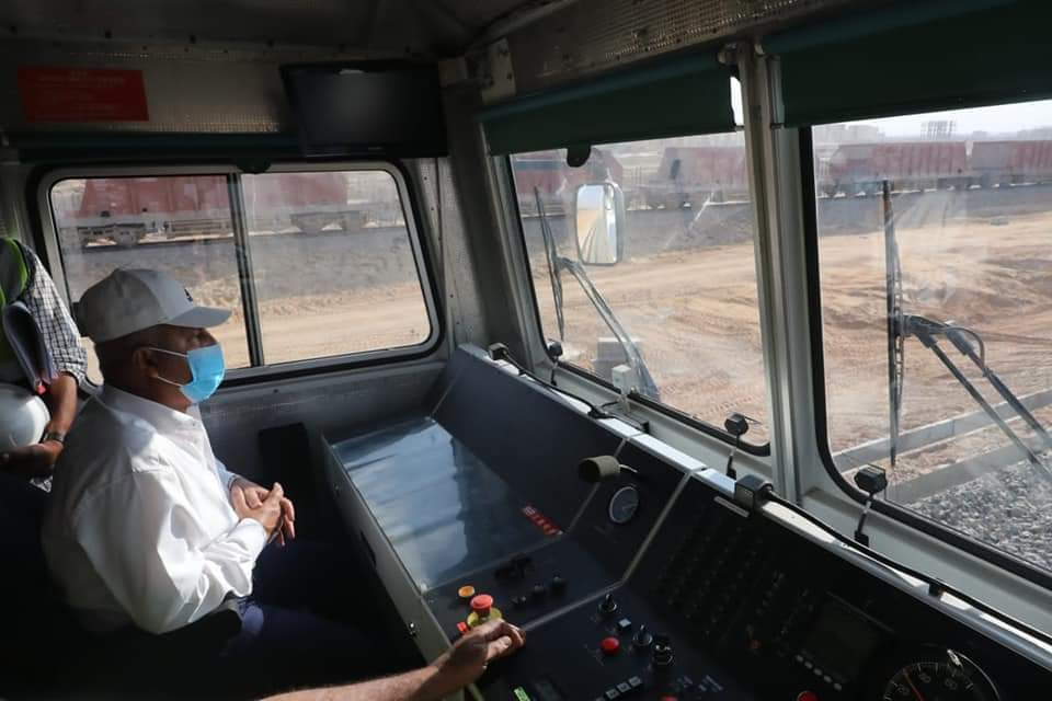 وزير النقل: وصول القطارين الثالث والرابع من قطارات “LRT” نهاية الشهر الجارى