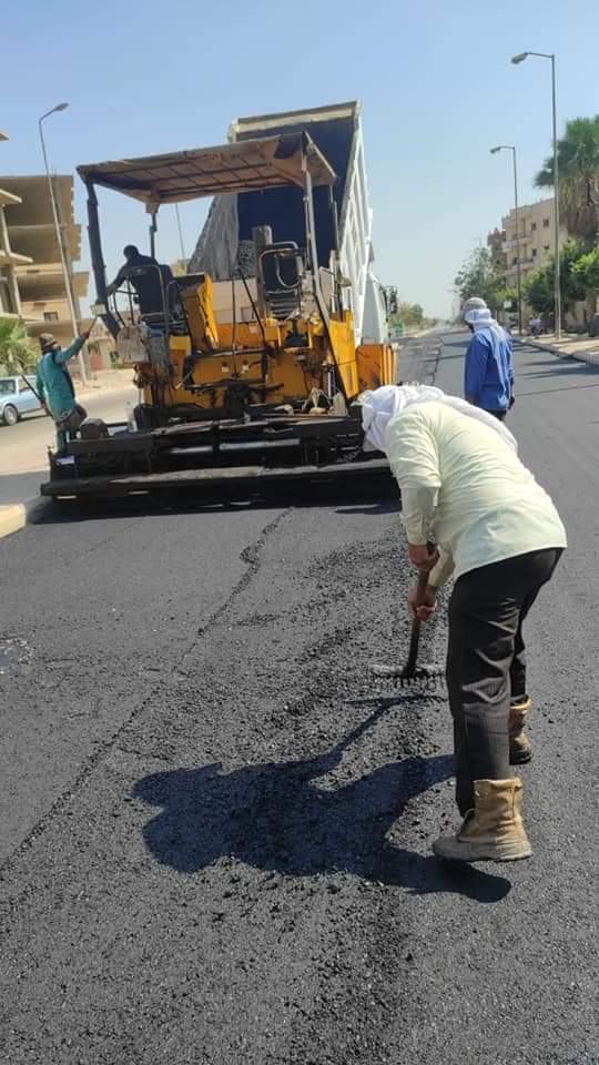 “الإسكان”: استكمال أعمال الطرق بمدينتي العاشر من رمضان والصالحية الجديدة