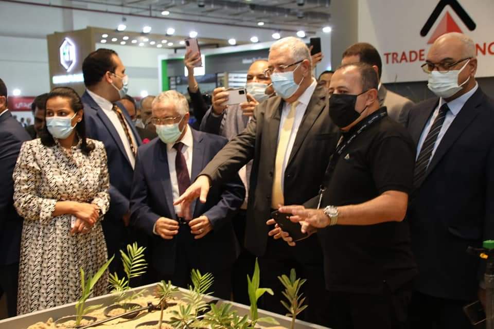وزير الزراعة يفتتح المعرض الزراعي الدولي “صحاري” بمشاركة 250 شركة