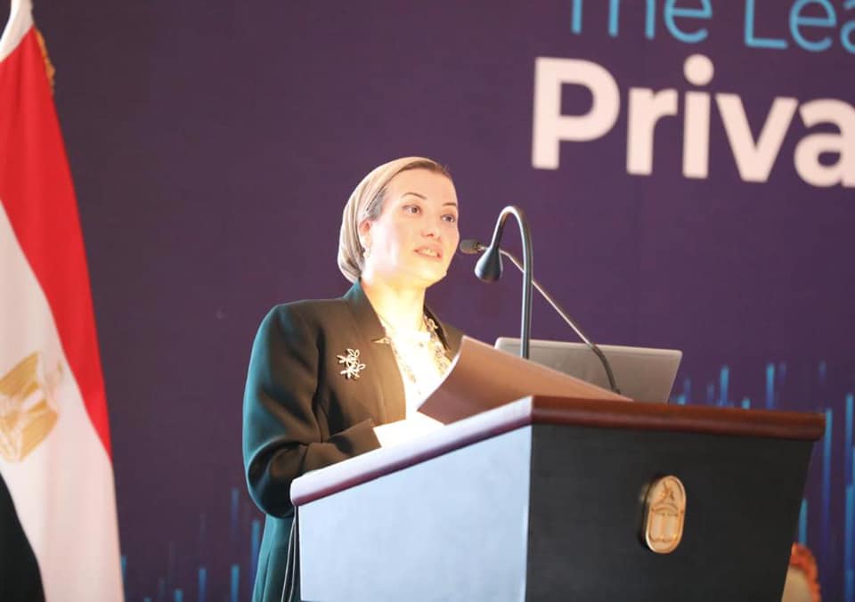 "وزيرة البيئة" تستعرض رؤية مصر لتحقيق النمو الأخضر بالشراكة مع القطاع الخاص