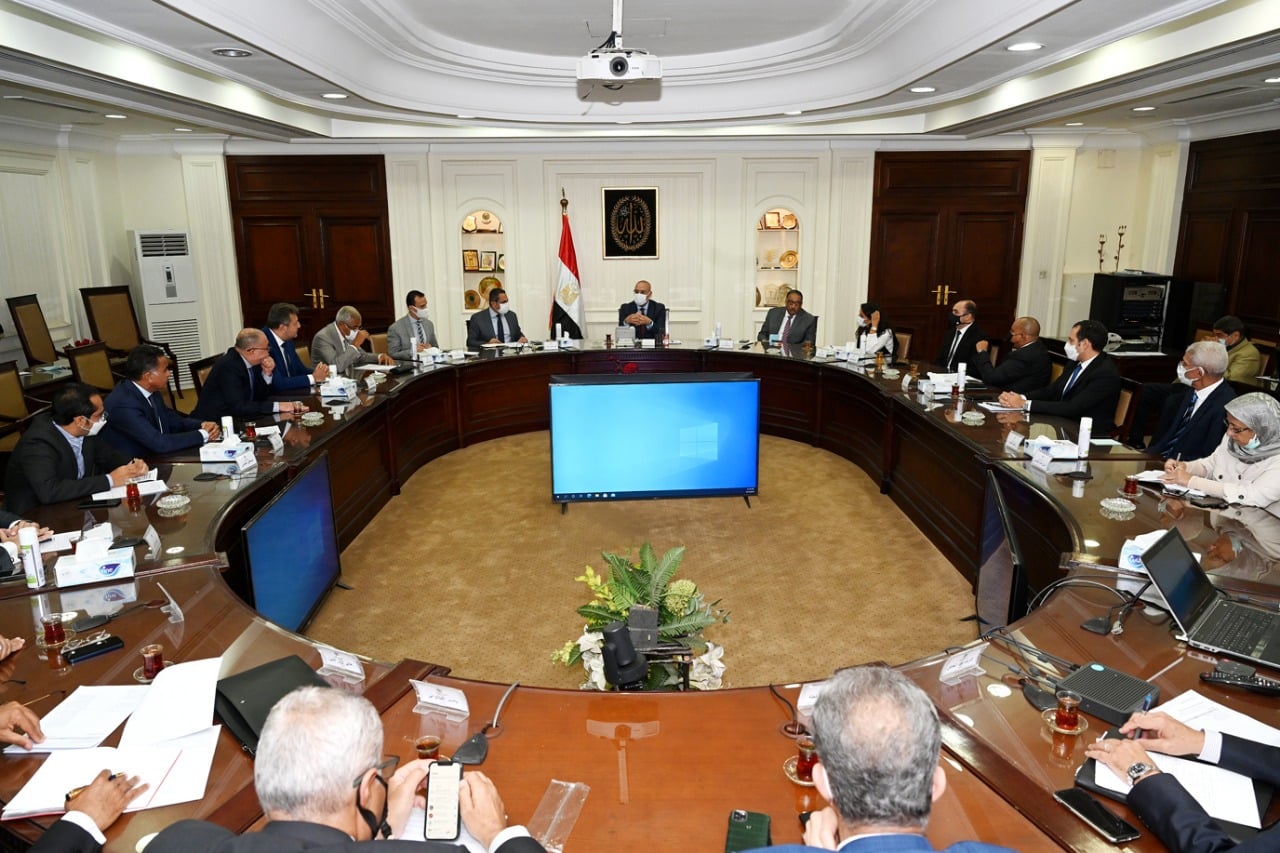 "الإسكان" تبحث مع المطورين وضع آليات لتنظيم السوق العقارية