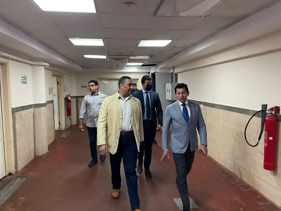 وزير الشباب والرياضة يقوم بجولة تفقدية لأعمال تطوير المدينة الشبابية بشرم الشيخ