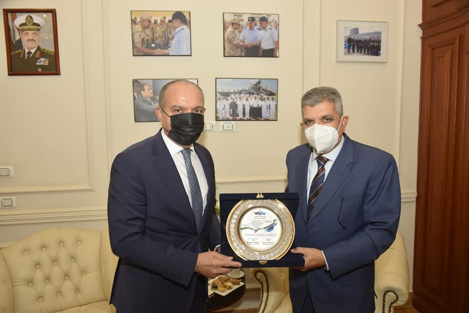 وزير النقل يتفقد مشروع القطار الكهربائي السريع من محطة برج العرب وحتى العلمين