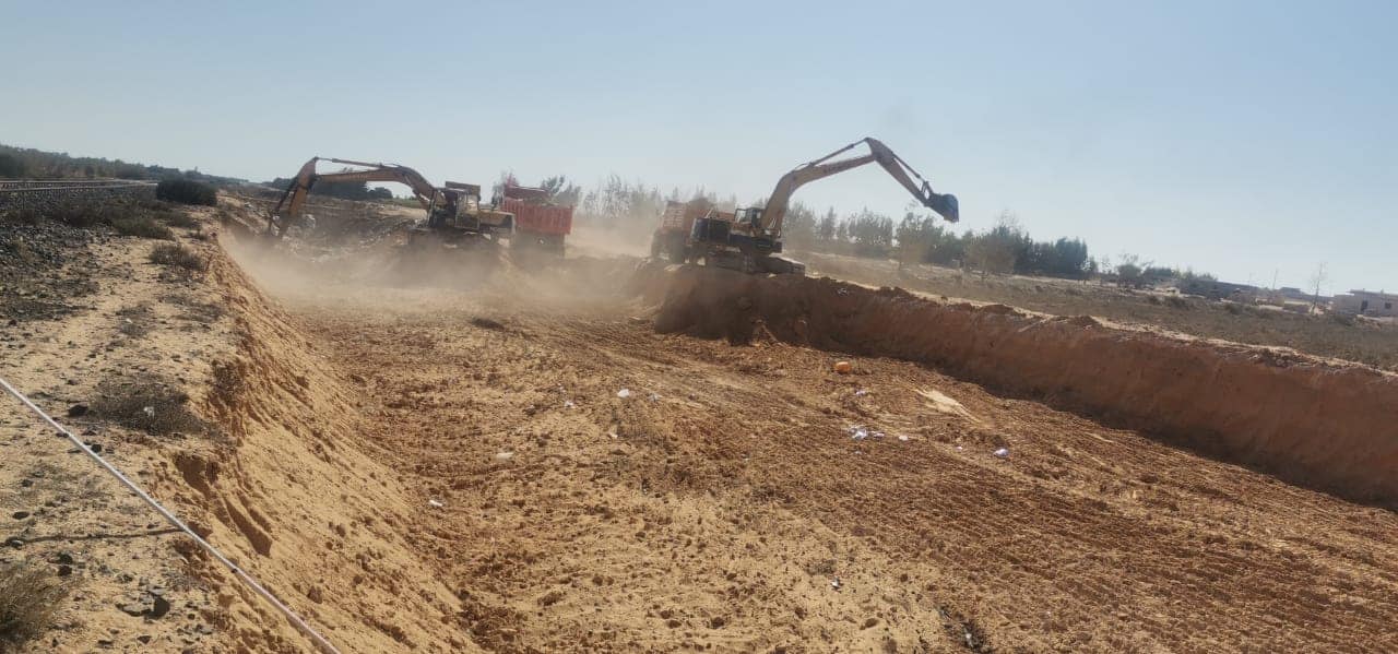 وزير النقل يتفقد مشروع القطار الكهربائي السريع من محطة برج العرب وحتى العلمين