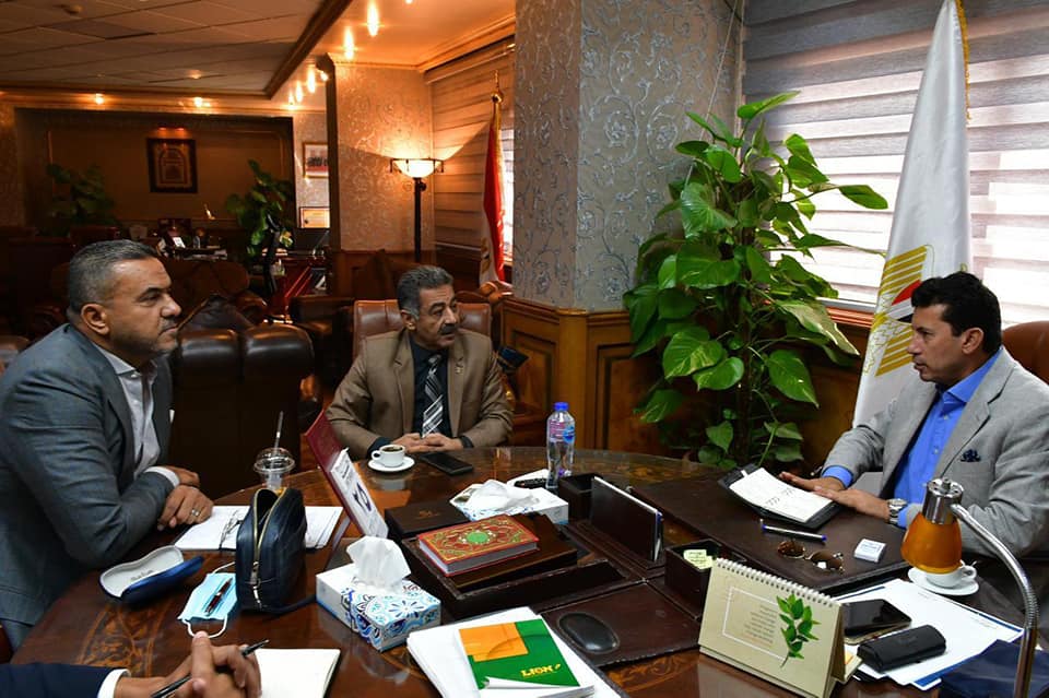 وزير الرياضة يبحث مع اتحاد السلة استعدادات استضافة بطولة العالم للأندية