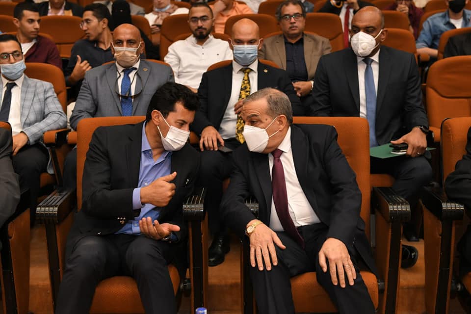 وزيرا “الإنتاج الحربى” و”الشباب والرياضة” يشهدان حفل تخرج الدفعة الثانية من الأكاديمية المصرية للهندسة