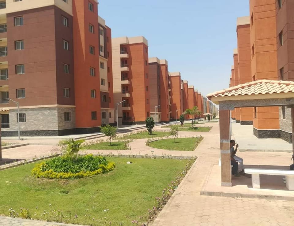 وزير الإسكان يتابع تنفيذ مشروع عمارات السلام لسكان المناطق العشوائية