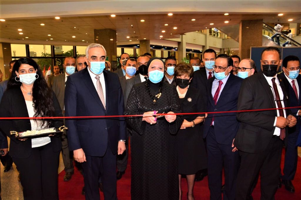 وزيرة التجارة تفتتح فعاليات الدورة الـ 54 لمعرض القاهرة الدولى