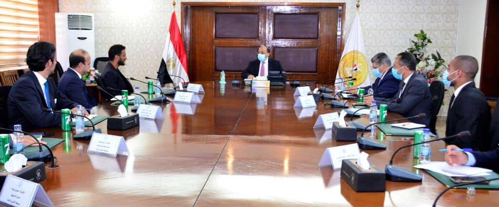 "التنمية المحلية" تبحث مع "انفيرواديت" إنشاء تطبيق لمتابعة منظومة النظافة فى "القاهرة"