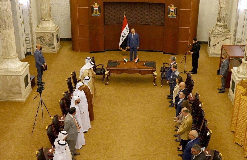 العراق والإمارات يوقعان عقدا لبناء 5 محطات كهرو شمسية