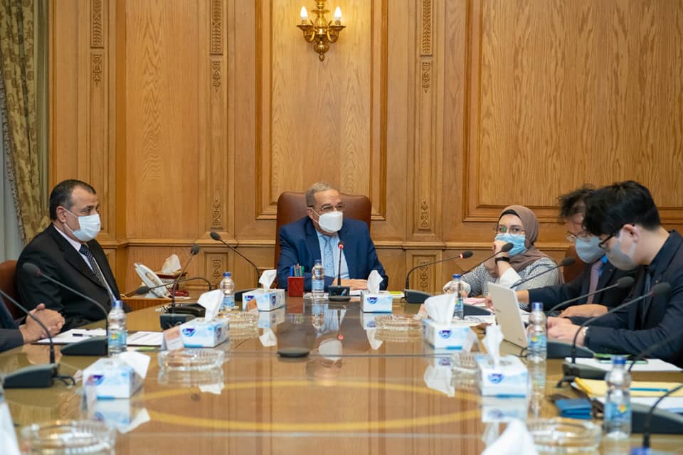 وزير الإنتاج الحربى يبحث مع وفد كورى جنوبى سبل التعاون فى إدارة المخلفات