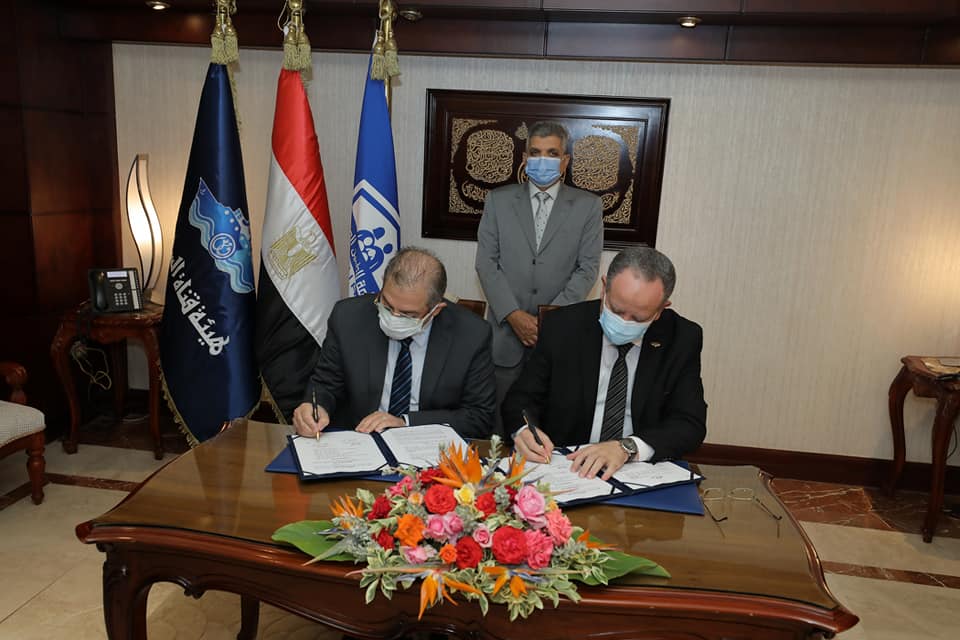 "قناة السويس" توقع بروتوكول تعاون مع "هيئة التأمين الصحى الشامل"