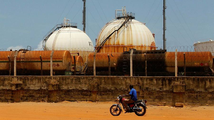 ساحل العاج تحتفل باكتشاف بترولى مع تحول العالم عن الوقود الأحفورى