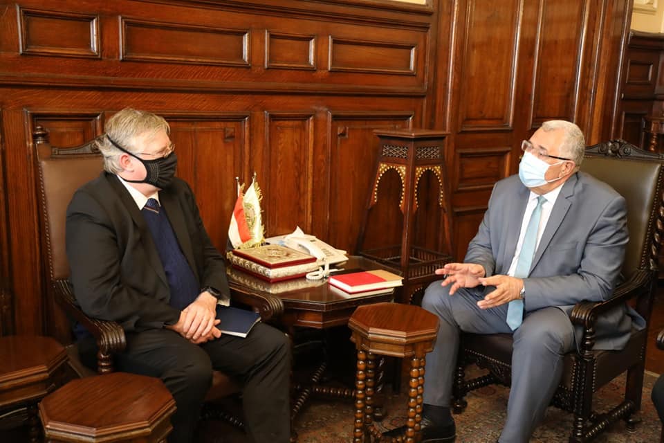 وزير الزراعة يبحث مع ممثل جامعة فلوريدا إنشاء مركز عالمى لإنتاج شتلات الفراولة