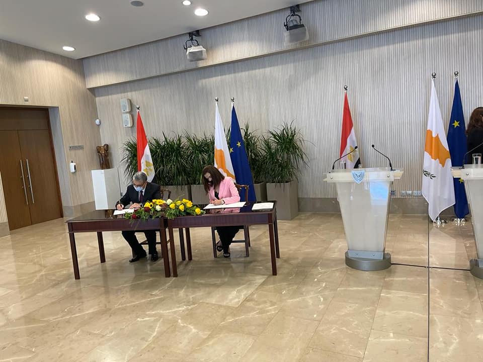 مصر وقبرص توقعان مذكرة تفاهم للربط الكهربائى بين البلدين