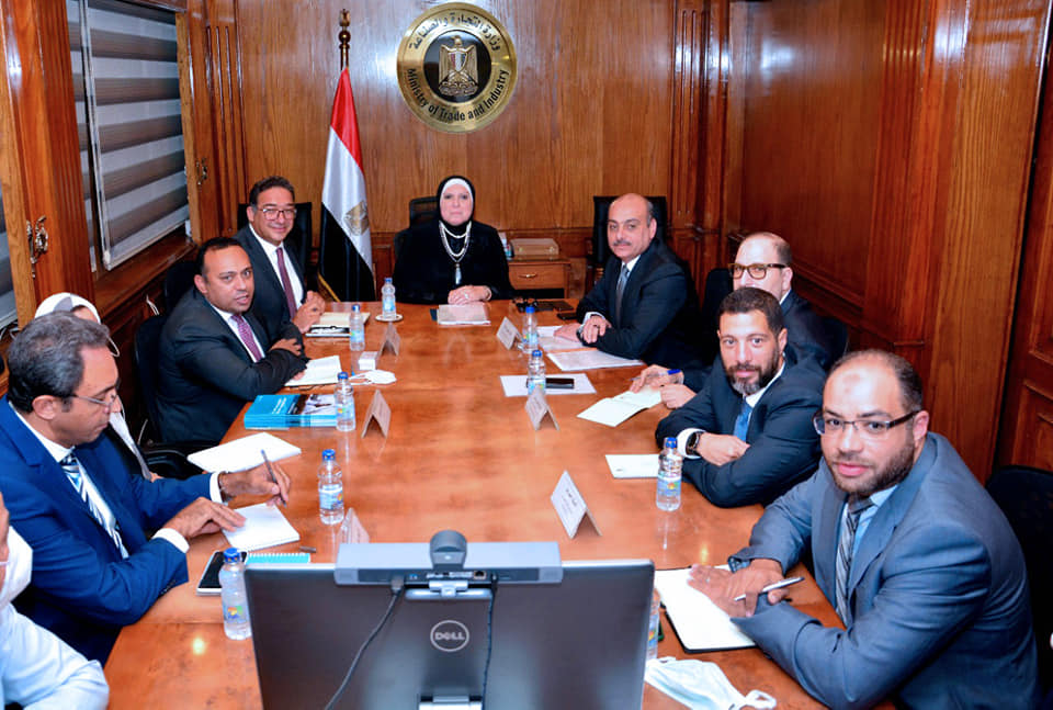 "الصناعة" تدرس طرح 4 مناطق صناعية فى قنا وسوهاج بالشراكة مع القطاع الخاص