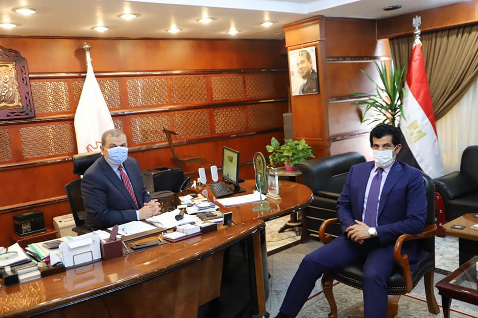 وزير القوى العاملة يبحث مع سفير قطر احتياجات الدوحة من العمالة المصرية  