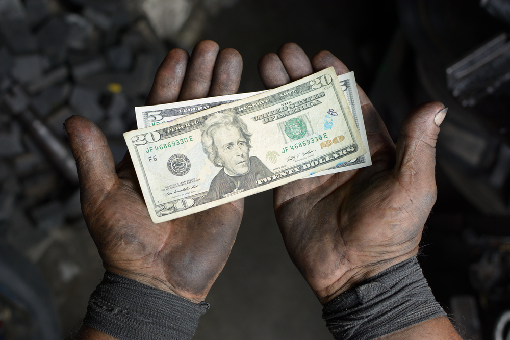 الدولار ؛ الأجور ؛ الولايات المتحدة الأمريكية