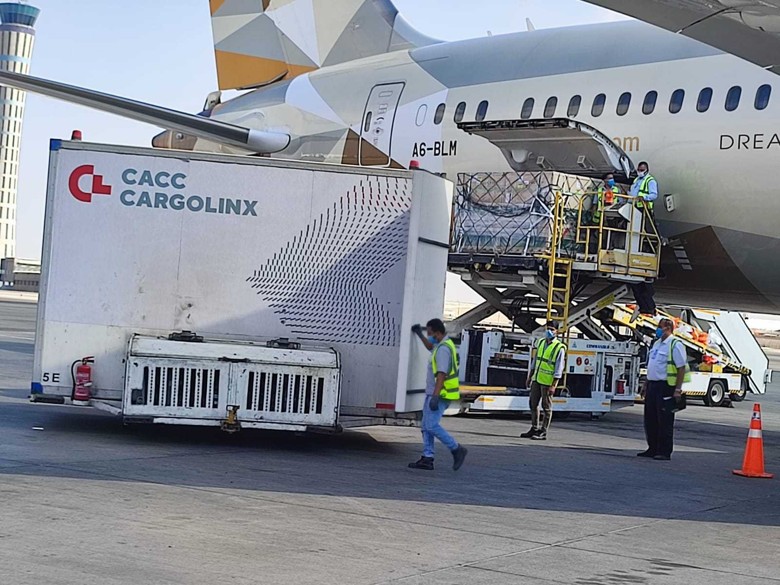 مصر تستقبل 3.5 مليون جرعة من لقاح “موديرنا” المضاد لفيروس “كورونا”