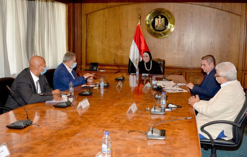 "الصناعة" تبحث مع منتجى الأدوات الصحية آليات ترشيد استهلاك المياه بالمنازل والمنشآت الحكومية