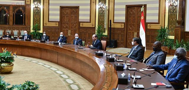 السيسى: استراتيجية الدولة تقوم على التنمية والتطوير فى كافة أرجاء مصر