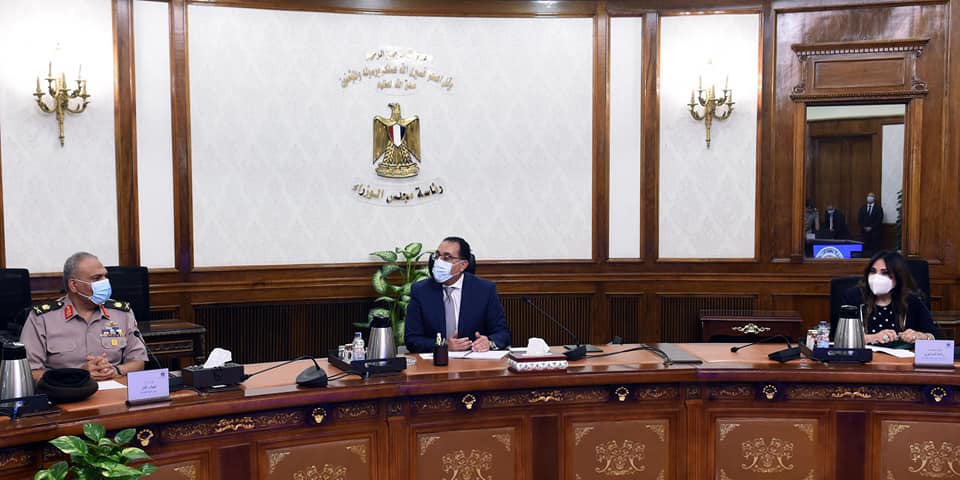 رئيس الوزراء يتابع مع رئيس الهيئة الهندسية موقف عدد من المشروعات الجاري تنفيذها
