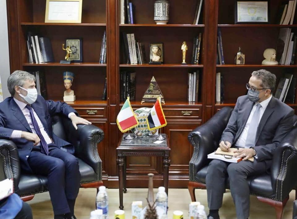 “العنانى” يبحث مع السفير الإيطالى سبل التعاون بين البلدين على المستوى السياحي والأثري