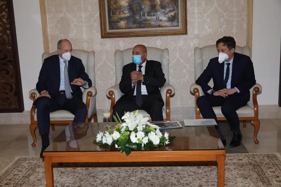 وزير النقل: توجيهات من القيادة السياسية بإنشاء مصانع للشركات العالمية مثل "سيمنز" فى مصر