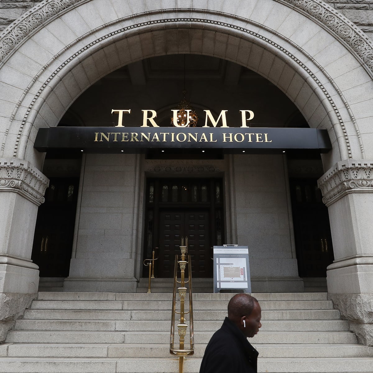 "ترامب" يبيع فندقه فى واشنطن مقابل 375 مليون دولار