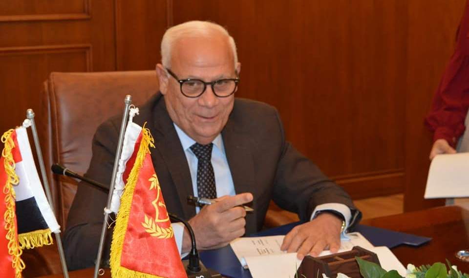 محافظ بورسعيد يوقع عقودًا لإنشاء النادي المصري الجديد بتكلفة 600 مليون جنيه