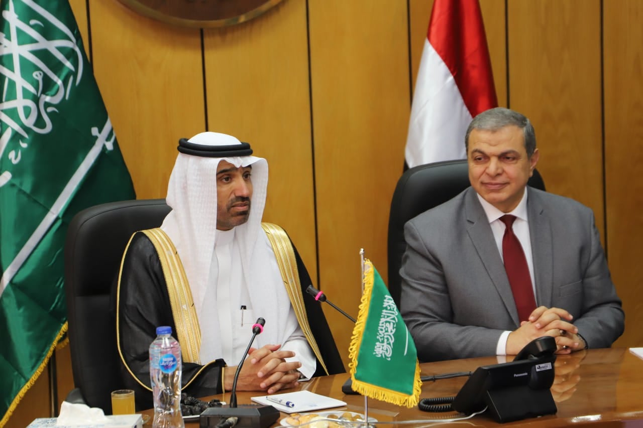 “سعفان” يبحث مع نظيره السعودى الربط الإلكترونى لتقنين أوضاع سفر العمالة والقضاء علي العقود الوهمية