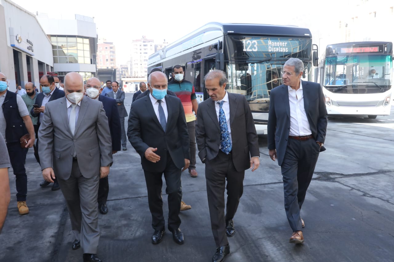 وزير النقل: تدعيم أسطول "السوبر جيت" بأتوبيسات تعمل بالكهرباء الفترة القادمة