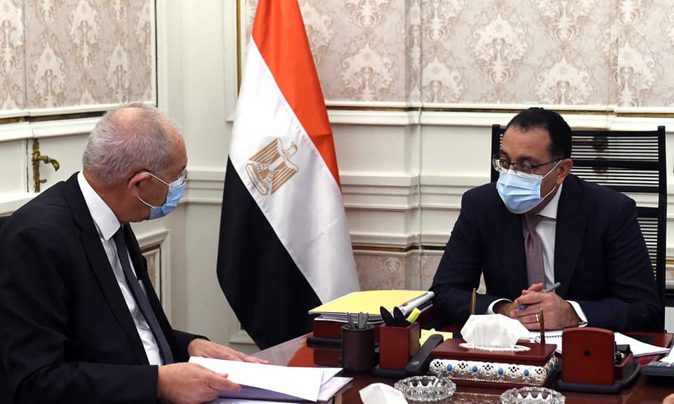 رئيس الوزراء يتابع ملفات عمل "المنطقة الاقتصادية لقناة السويس"