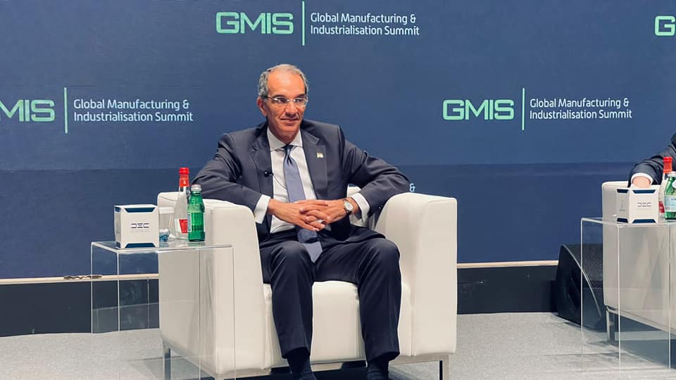 وزير الاتصالات: ننفذ مشروعات لبناء مجتمعات ذكية فى ضوء استراتيجية مصر الرقمية