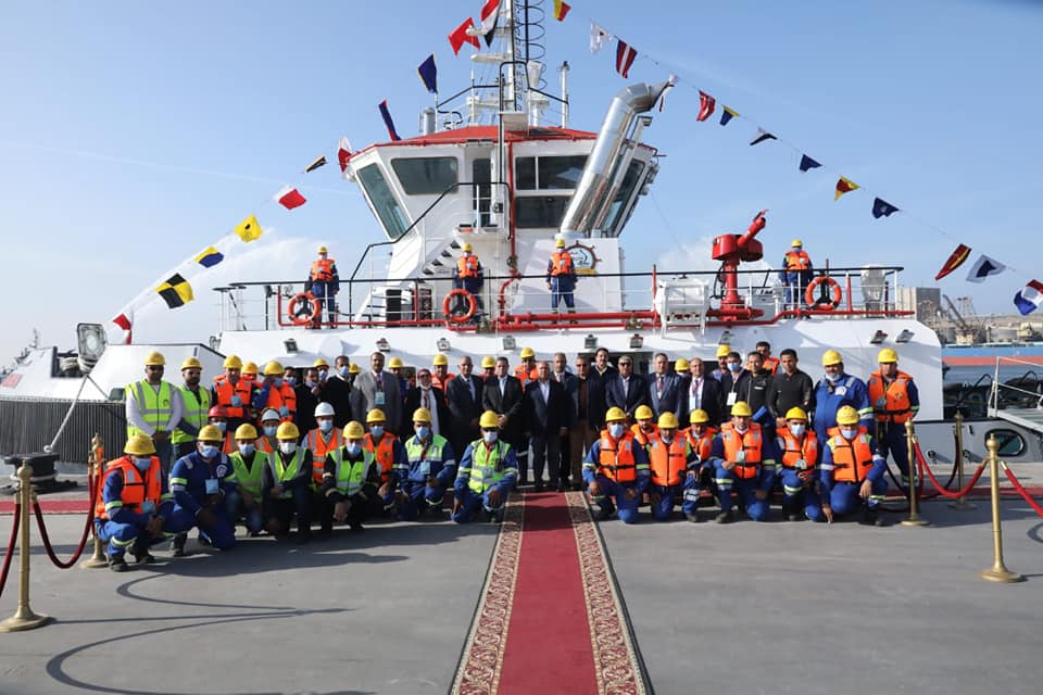 وزير النقل يرفع العلم على أحدث ثلاث قاطرات بحرية بميناء دمياط